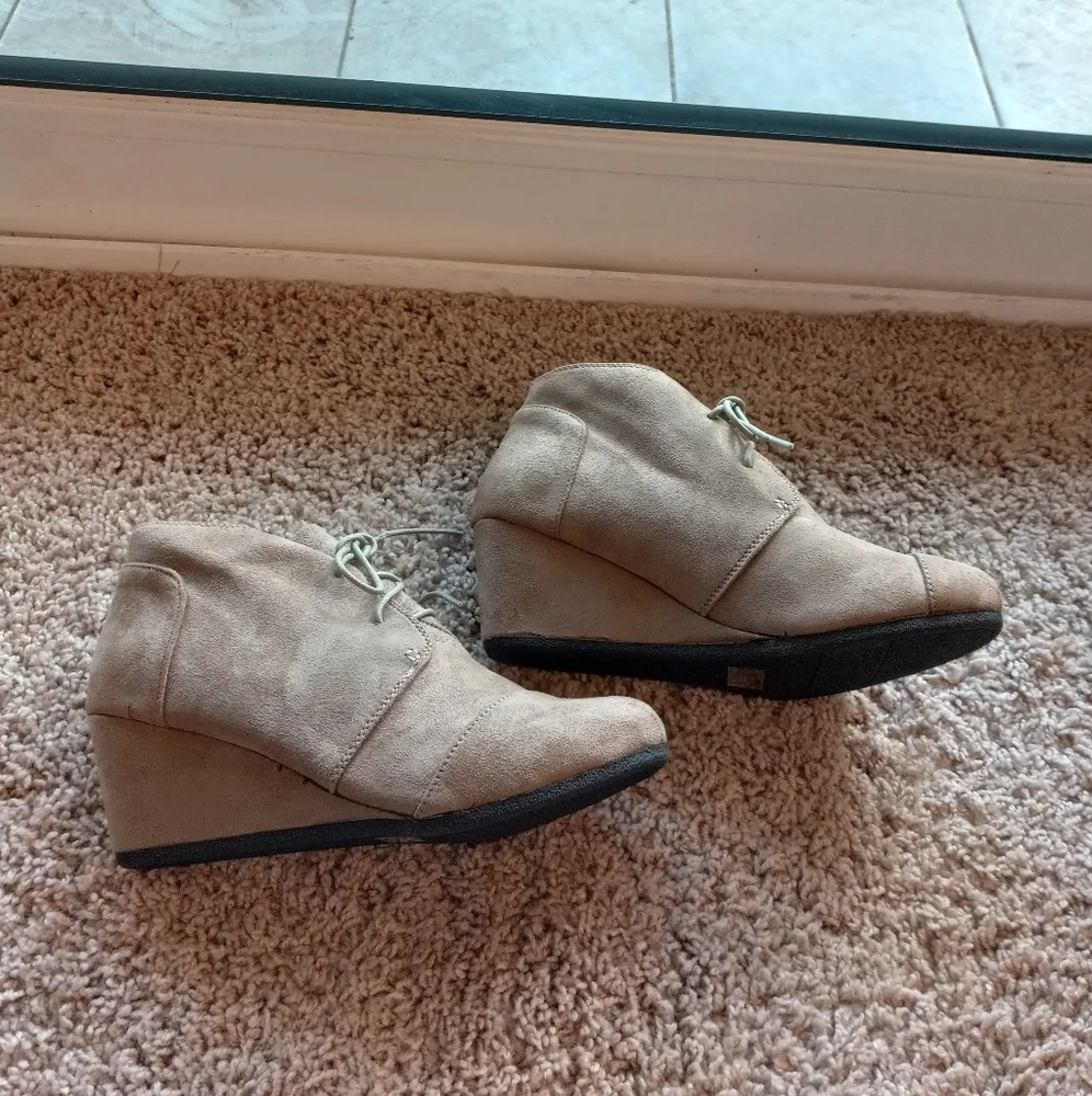 Forever Link Faux Suede Patricia Booties NWOB Flawed